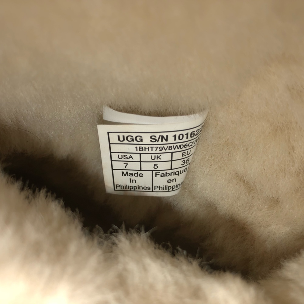 UGG Bailey Button II In Chestnut - Picture 9 of 10